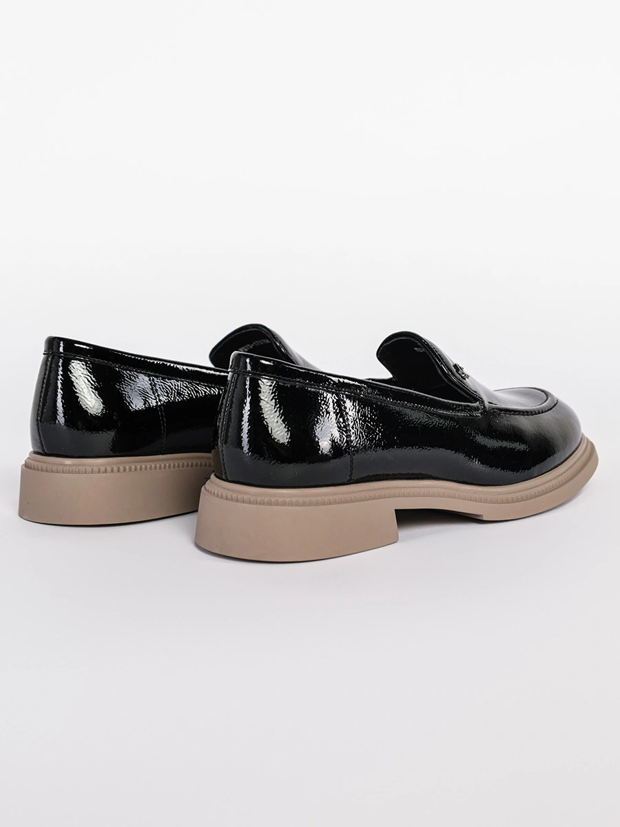 Туфли лакированные черного цвета на низком каблуке 